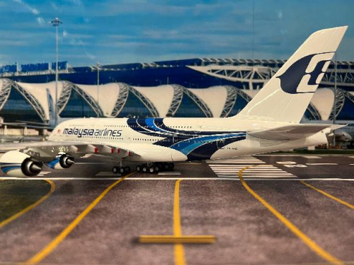 Inflight 1:200 Malaysia Airlines A380 9M-MNC IF380MH0726 [Width 41 Length 38 Height 12 cm] 3