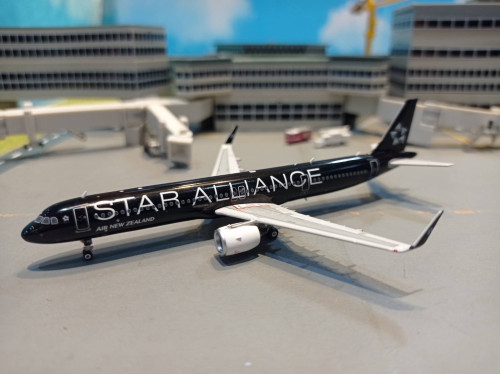 PH1772 1:400 Air New Zealand A321neo ZK-OYB Star Alliance [Width 9 Length 11 Height 3 cms]