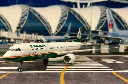 JCWings 1:200 EVA A321 B-16216 LH2095 [Width 17.5 Length 22 Height 6 cm] 6