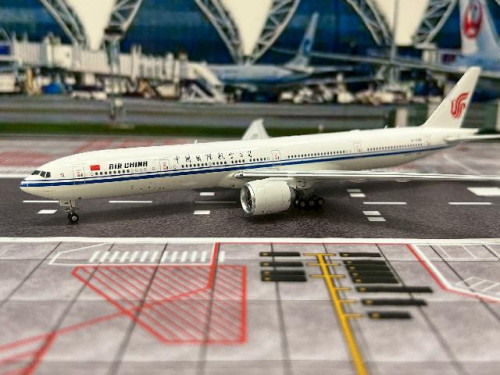 Aviation 1:400 Air China 777-39LER B-1266 AV4296 [Width 16 Length 18 Height 5 cm] 1
