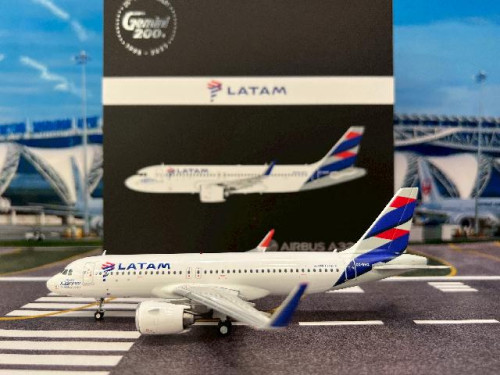 Gemini Jets 1:200 LATAM A320neo CC-BHG G21313 [Width 17 Length 18.5 Height 6 cms]