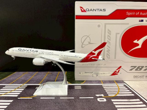 JCWings 1:200 Qantas 787-9 VH-ZNF NC XX20624 [Width 30 Length 31 Height 8 cm]