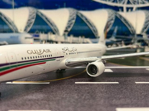 Inflight 1:200 Gulf Air 767-300ER A4O-GF RM76301 [Width 24 Length 27 Height 8 cms] 7