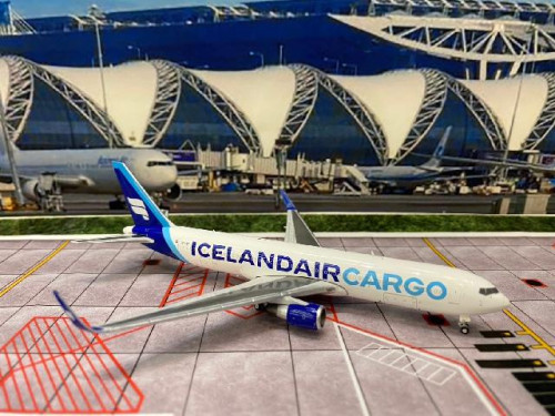 JCWings XX40172 1:400 Icelandair Cargo 767-300ER (BCF)TF-ISP [Width 12 Length 13.5 Height 3.5 cms] 1