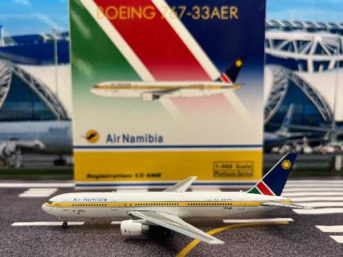 Phoenix 1:400 Air Namibia 767-300ER V5-NMB PH1948 [Width 12.0 Length 13.5 Height 3.5 cm]