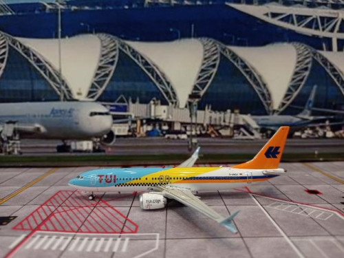 Phoenix 1:400 TUI 737-8max D-AMAH PH1908 [Width 9 Length 9.5 Height 3 cm] 2
