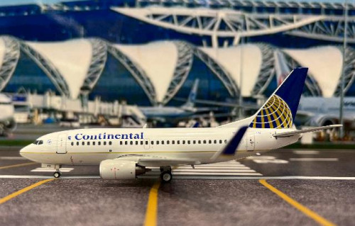 Inflight 1:200 Continental 737-524 N16632 IF735CO0825 [Width 14 Length 15.5 Height 4.5 cm] 5