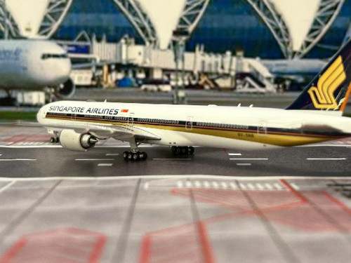 Phoenix 1:400 Singapore Airlines B777-300ER 9V-SNB P4631 6