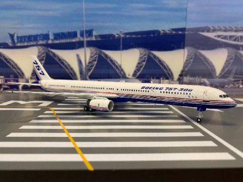 Inflight 1:200 B757-300 N757X - メルカリ
