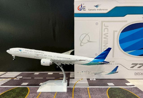 JCWings 1:200 Garuda 777-300ER PK-GIA FD LH2286A [Width 33 Length 37 Height 8 cm]