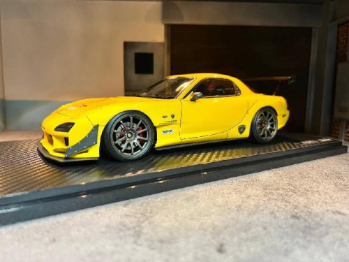Ignition: IG2043 1:18 Feed RX-7 (FD3S) Yellow [Width 10 Length 25 Height 7 cms] 