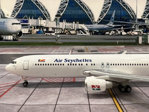Phoenix PH1882 1:400 Air Seychelles 767-300ER S7-ASY [Width 12 Length 13 Height 3.5 cm] 3