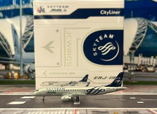 JC Wings 1:400 Alitalia Cityliner ERJ-190STD EI-RND