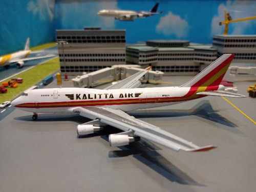 LH4234A 1:400 Kalitta 747-400BCF FD N742CK [Width 16 Length 16.5 Height 4.5 cms] 2