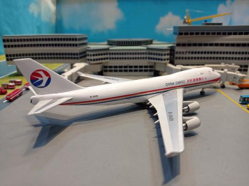 Phoenix PH1859 1:400 China Cargo 747-400 B-2428 [Width 16 Length 16.5 Height 4.5 cms] 3