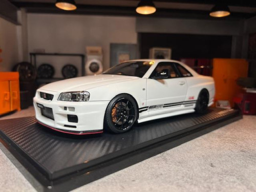 Ignition 1:18 Top Secret 34GT-R (BNR34) White IG3642 [Width 10 Length 27 Height 8 cms]