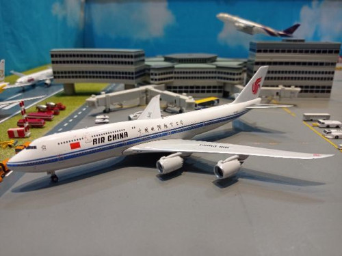PH1800 1:400 Air China 747-8i B-2487 [Width 18 Length 18.5 Height 4.5 cms]