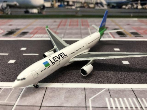 Herpa Wings 1:500 Level A330-200 EC-MOU HW537254 [Width 12 Length 12 Height 3.5 cm] 4