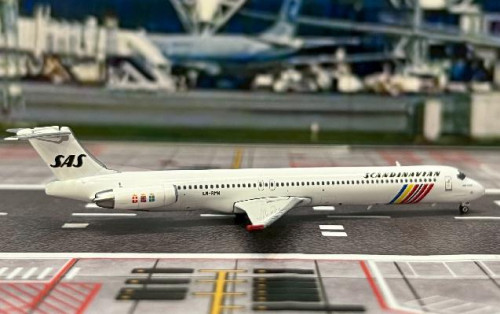 Phoenix 1:400 SAS MD-82 LN-RMN PH12056 [Width 8 Length 11.5 Height 2 cm] 4