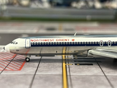 Gemini Jets 1:400 Northwest Orient B727-200 Adv. N298US [80s “thermometer” & polished] GJ2354 5