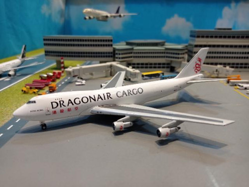JCWings [EW4742003] 1:400 Dragonair 747-200F(SCD) B-KAD [Width 16 Length 16.5 Height 4.5 cms]