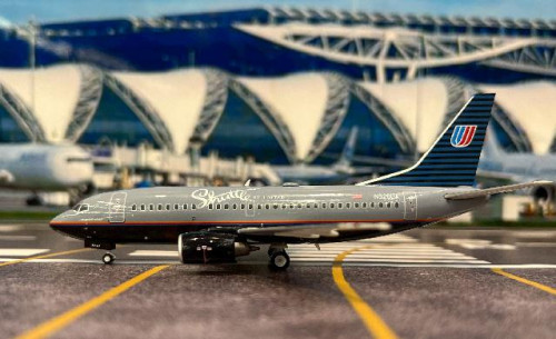 Inflight 1:200 Shuttle by United 737-522 N926UA IF735UA0824 [Width 14 Length 15.5 Height 4.5 cm] 5
