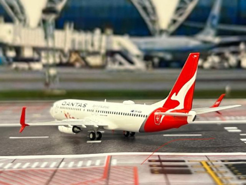 Panda 1:400 Qantas 737-800 VH-VZX 'Christmas' 62515 [Width 9 Length 9.5 Height 2.5 cm] 6