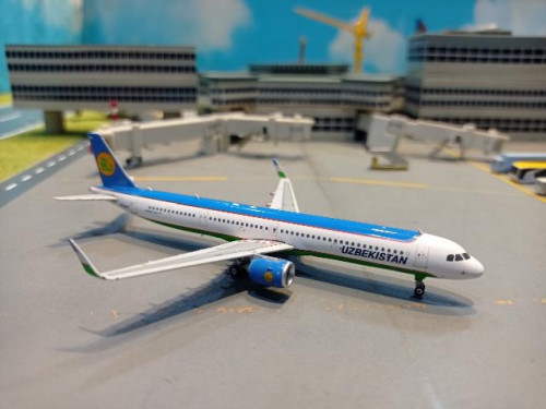 Phoenix PH1880 1:400 Uzbeksitan A321neo UK32104 [Width 9 Length 11 Height 3 cms] 1