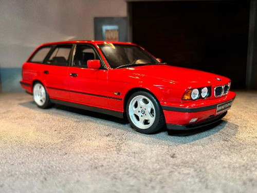 OT951 1:18 BMW E38 M5 Touring Red [Width 10 Length 25 Height 7 cms] 1