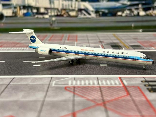 Gemini Jets 1:400 China Northern MD-90 B-2253 GJ2347 [Width 8 Length 11.5 Height 2 cm] 2