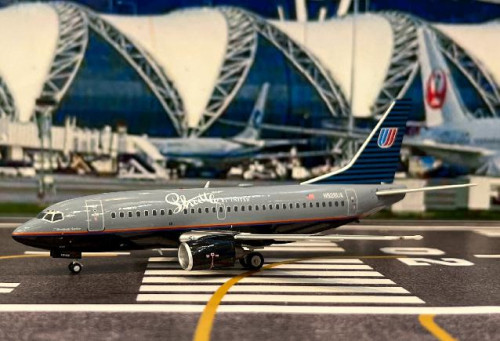 Inflight 1:200 Shuttle by United 737-522 N926UA IF735UA0824 [Width 14 Length 15.5 Height 4.5 cm] 1