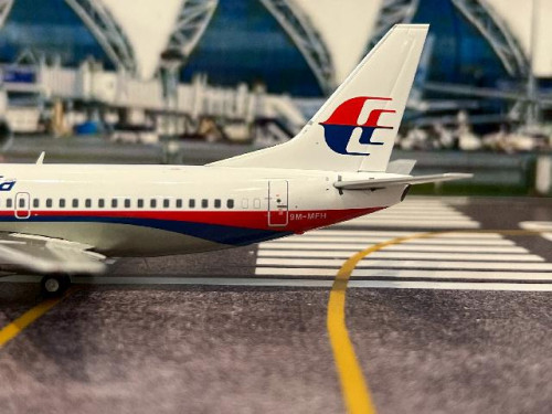 JC Wing 1:200 Malaysia Airlines B737-500 9M-MFH XX20254 [Width 14 Length 15.5 Height 4.5 cm] 6