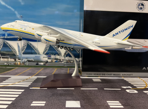 Gemini Jets 1:200 Antonov An-124-100M Russian UR-82088 G21082