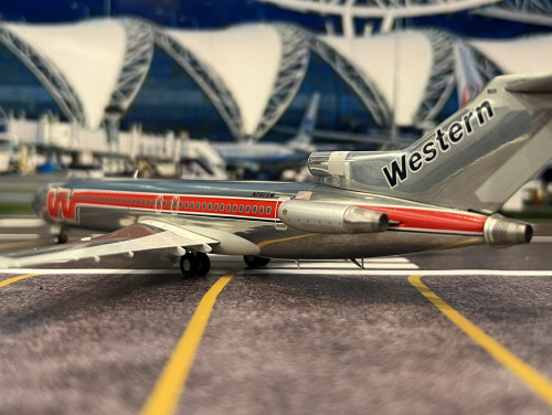 Gemini Jets 1:200 Western 727-200 N2805W ”Bud Light” G2494 [Width 16 Length 23 Height 5 cm] 7