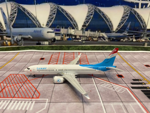 Phoenix PH1883 1:400 Luxair 737-8max LX-LBK [Width 9 Length 9.5 Height 3 cm] 2