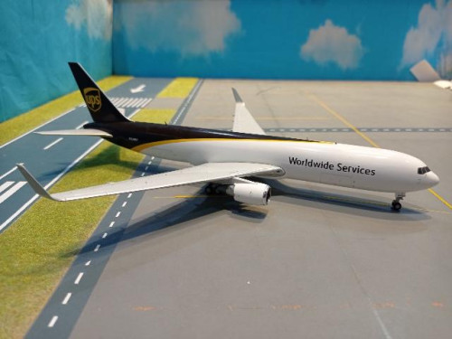 Gemini Jets G21276 1:200 UPS 767-300ERF N324UP [Width 24 Length 27 Height 8 cms] 1