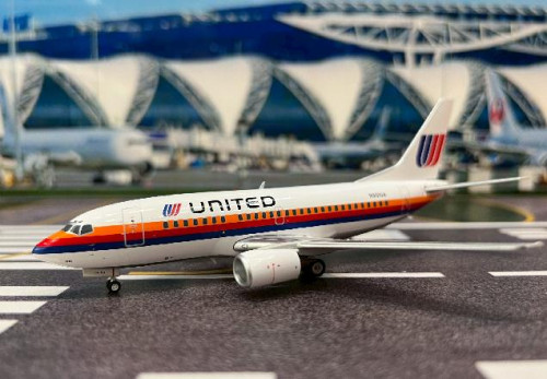Inflight 1:200 United 737-522 N901UA IF735UA0624 [Width 14 Length 15.5 Height 4.5 cm] 1