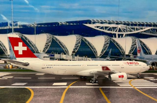 Inflight 1:200 Swiss A330-300 HB-JHH B333JHH  [Width 30 Length 31 Height 8.5 cm] 4