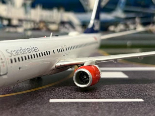 JFox 1:200 SAS 737-700 LN-RRF JF7378050L [Width 18 Length 17 Height 6 cms] 5
