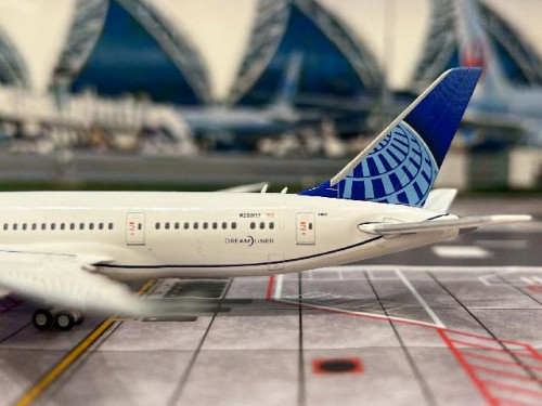 Gemini Jets 1:400 United Airlines B787-8 N26902 GJ2329 4
