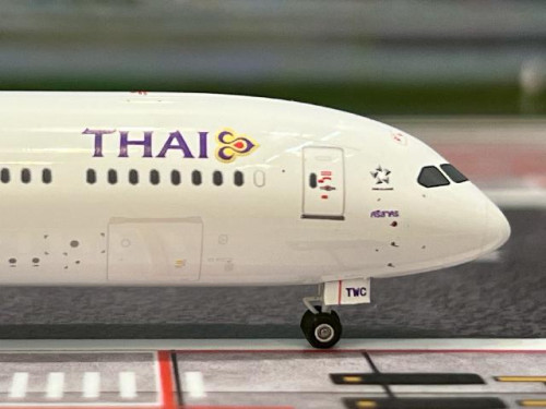 Phoenix 1:400 Thai 787-9 HS-TWC PH12014 [Width 15 Length 15.5 Height 4.5 cms] 3