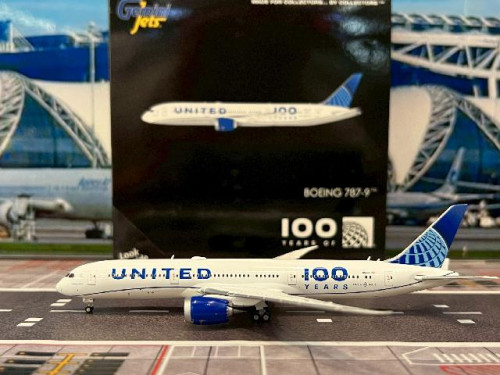 Gemini Jets 1:400 United 787-9 N61101 100 Yrs GJ2228 [Width 15 Length 15.5 Height 4.5 cm]