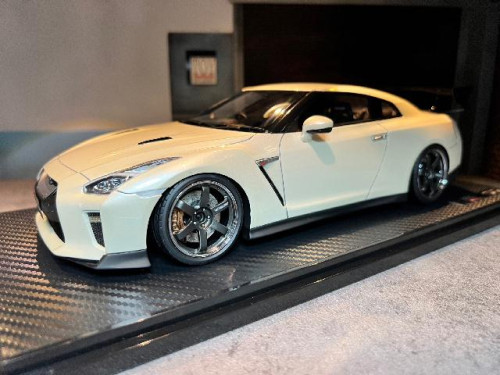 Ignition [IG1756] 1:18 Nissan GT-R35 Premium Edition Whi [Width 10 Length 25 Height 7 cm]  