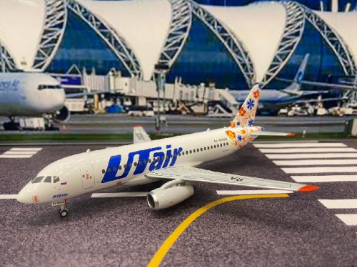 Herpa Wings 1:200 UTair Express Superjet 100 RA-89033 HW572897 [Width 17 Length 17 Height 6 cm]