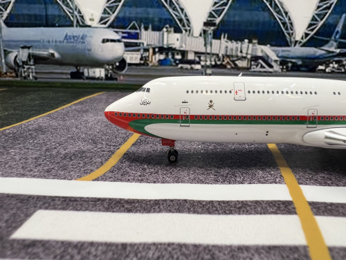 Phoenix 1:400 Oman Royal Flight 747-8HO A4O-HMS PH1933 [Width 18 Length 18.5 Height 4.5 cm] 4