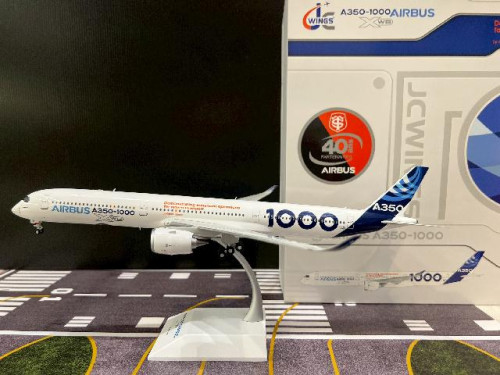 JCWings 1:200 Airbus A350-1000XWB F-WMIL LH2444 [Width 32 Length 37 Height 7 cm]