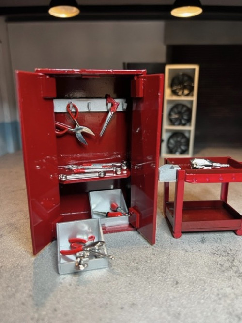 18RDACCESS1 1:18 Workshop Wheel Balancing Set Red 4