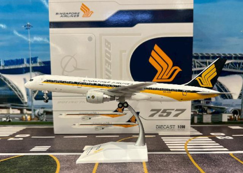JCWings 1:200 Singapore 757-200 9V-SGN XX20224 [Width 19 Length 24 Height 6 cm]