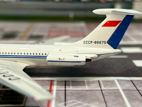 Phoenix 1:400 Aeroflot IL-62 CCCP-86675 PH12005 [Width 11 Length 13.5 Height 3 cm] 4