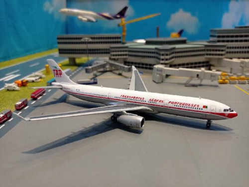 GJ1685 1:400 TAP A330-300 Retro Livery CS-TOV [Width 15 Length 15.5 Height 4 cms.] 1